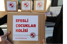 efes-selcukta-anne-adaylarina-ve-bebeklerine-gida-dayanismasi-destegi.jpg