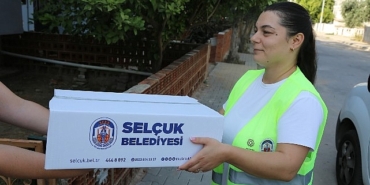 efes-selcukta-sosyal-dayanisma-buyuyor-baskan-sengelden-beslenme-cantasi-cagrisi.jpg