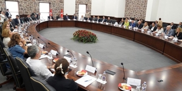 egeli-bilim-insanlarinin-gorev-aldigi-izmir-korfez-bilim-kurulu-acil-eylem-plani-icin-toplandi.jpg