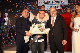 eib-xx-moda-tasarim-yarismasinin-sampiyonu-halit-tiryaki-oldu.jpg
