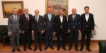 ekinozu-belediye-baskani-harun-vicdan-chp-genel-baskani-ozur-ozel-ile-ankarada-onemli-bir-gorusme-gerceklestirdi.jpg