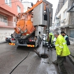 Ekipler 24 saat sahada