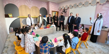 elcuklu-belediye-baskani-ahmet-pekyatirmaci-selcuklu-sanat-ve-tasarim-atolyesi-ile-hatice-hatun-cocuk-mektebini-ziyaret-etti.jpg