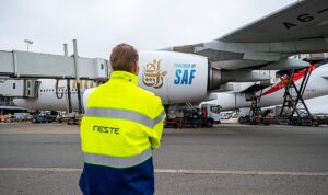 emirates-amsterdam-schiphol-havalimanindaki-ucuslari-icin-surdurulebilir-havacilik-yakiti-tedarikine-basladi-xljfusdL.jpg