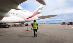 emirates-londra-heathrow-havalimaninda-saf-ile-hizmet-vermeye-basliyor-DCPlscjE.jpg