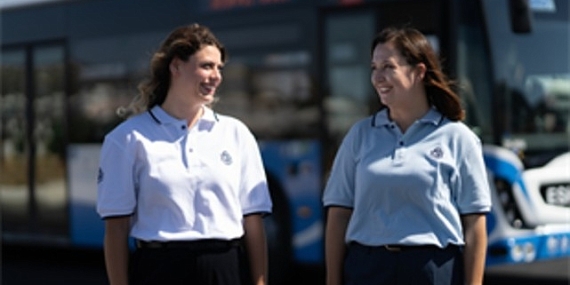 ESHOT şoförleri yeni görünümüyle İzmir yollarında