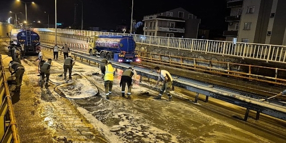 eskihisar-feribot-yolu-alt-gecidinde-gece-mesaisi.jpg