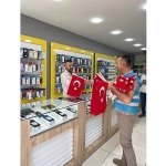 esnafa-ve-vatandaslara-binlerce-bayrak-dagitildi.jpg