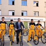 eti-sari-bisiklet-verdigi-sozu-tuttu-meslek-lisesi-ogrencileri-200-bisikleti-sifirdan-uretti.jpg