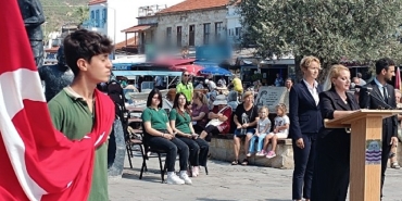 foca-kurtulusunun-102-yilini-kutladi.jpg