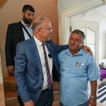 gaziemir-belediyesinden-yanginda-zarar-goren-evlere-yardim-eli.jpg