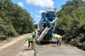 gebze-duraklida-beton-yol-onariliyor.jpg
