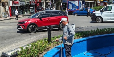 gemlikte-saat-kulesi-ve-havuz-cevresinde-yenileme-calismalari.jpg