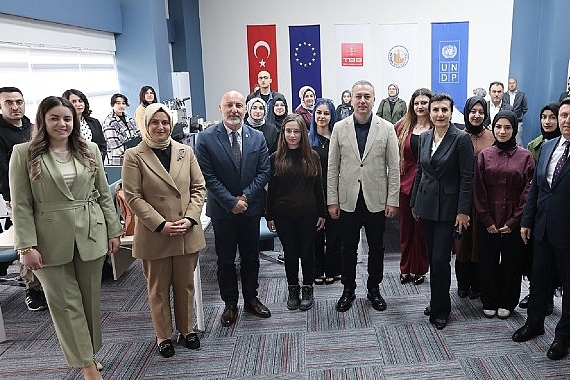 gencler-icin-dijital-genclik-merkezi-acildi.jpg