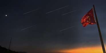 gokyuzu-tutkunlari-yilin-en-etkileyici-doga-olaylarindan-biri-olarak-gosterilen-perseid-meteor-yagmurunu-izlemek-icin-tarihi-kayasehirde-bir-araya-geldi.jpg