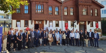 golcuk-belediyesi-dijitallesen-istihdam-ofisinin-calismalarini-tanitmak-ve-istihdama-katki-sunmak-adina-dev-sanayi-firmalarini-bir-araya-getirdi.jpg