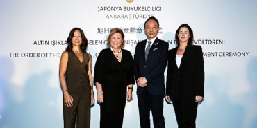 guler-sabanci-japonyanin-en-koklu-nisanlarindan-biri-olan-altin-isiklar-yukselen-gunes-nisanina-layik-gorulen-ilk-turk-kadin-oldu.jpg