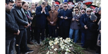 gulsah-durbay-gozyaslari-esliginde-topraga-verildi.jpg