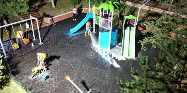gunduz-sokaklar-gece-parklar-yikaniyor.jpg
