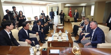 guney-koreli-baskan-cay-ve-pismaniyeye-bayildi.jpg