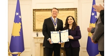 hasan-arata-kosovadan-buyuk-onur.jpg