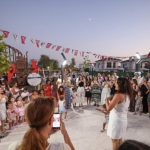 hayriye-ve-vehbi-ozen-cocuk-etkinlik-merkezi-ile-mavi-kelebek-ani-parki-alacatida-hizmete-acildi.jpg