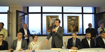 ibb-baskani-ekrem-imamoglu-maltepe-cemevinde-muharrem-matemi-lokmasina-ortak-oldu.jpg