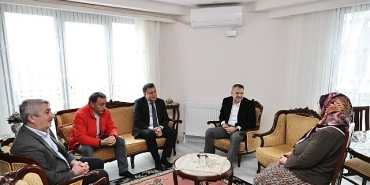 ibrahim-akindan-sehit-pilotun-ailesine-vefa-ziyareti.jpg