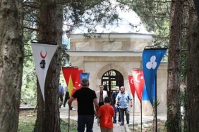 inegol-fatihi-turgut-alp-kabri-basinda-anildi.jpg