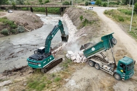 inegolde-2-noktada-dere-islah-calismalari-devam-ediyor.jpg
