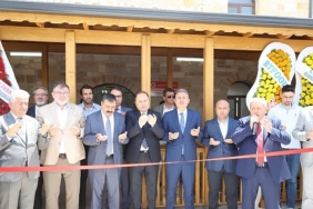 izmir-bakircay-universitesi-faruk-demir-camii-ibadete-acildi.jpg