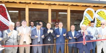 izmir-bakircay-universitesi-faruk-demir-camii-ibadete-acildi.jpg