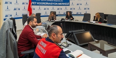izmir-buyuksehir-belediyesinden-turuncu-kod-alarmi-kriz-masasi-devrede-tum-birimler-sahada.jpg