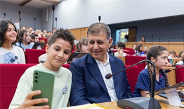 izmir-cocuk-meclisi-bir-yillik-calisma-donemini-tamamladi.jpg