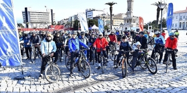 izmir-hafta-sonunun-tadini-bisikletli-pazarla-cikariyor.jpg