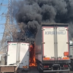 izmir-itfaiyesi-isikkentteki-konteyner-yanginina-mudahale-etti.jpg
