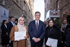 izmirde-kadinlar-ve-gencler-istihdamda-daha-fazla-yer-alacak.jpg