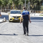 izmirde-zabita-ekiplerinden-yolcu-kiliginda-taksi-denetimi.jpg
