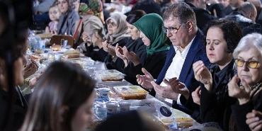 izmirin-dayanisma-ruhu-iftar-sofralarinda-buyuyor.jpg