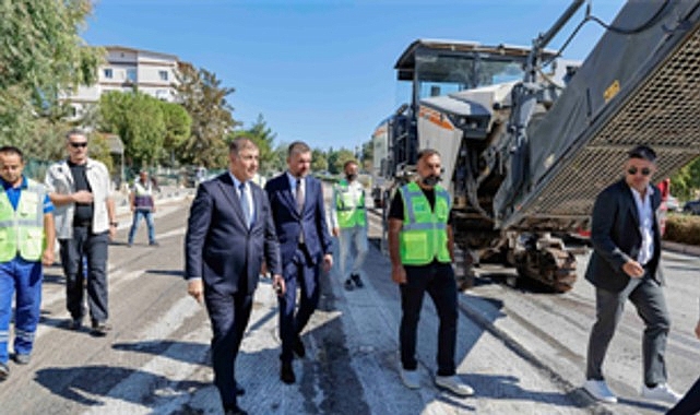 izmirin-yollarinda-gece-gunduz-asfalt-calismasi.jpg