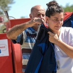 izmirli-baba-ve-kizi-yanginlara-karsi-omuz-omuza-mucadele-ediyor.jpg