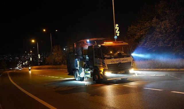 izmitte-9-bin-metrekarelik-yol-cizgisi-tamam.jpg