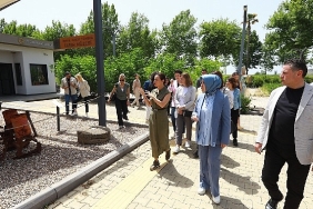kadin-erkek-firsat-esitligi-komisyonu-uyeleri-yasam-koyunu-gezdi.jpg