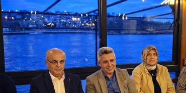kandira-belediye-meclisi-iftar-sofrasinda-bir-araya-geldi.jpg