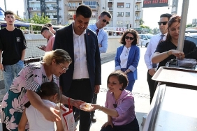 karabaglar-belediyesinden-ferdi-zeyrek-anisina-lokma-ikrami.jpg