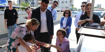 karabaglar-belediyesinden-ferdi-zeyrek-anisina-lokma-ikrami.jpg