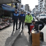 karabaglar-belediyesinden-kaldirim-ve-yol-isgallerine-karsi-ikili-denetim.jpg