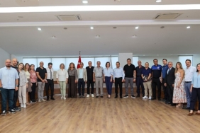 karabaglarin-her-yil-80-milyon-lirasi-sahipsiz-atiklara-gidiyor.jpg