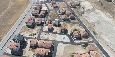 karaman-belediyesi-sehrin-ihtiyaclari-dogrultusunda-asfalt-yuruyus-yolu-ve-park-duzenleme-calismalarina-devam-ediyor.jpg