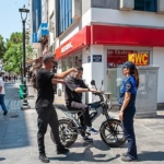 karsiyaka-carsisinda-arac-denetimleri-suruyor.jpg